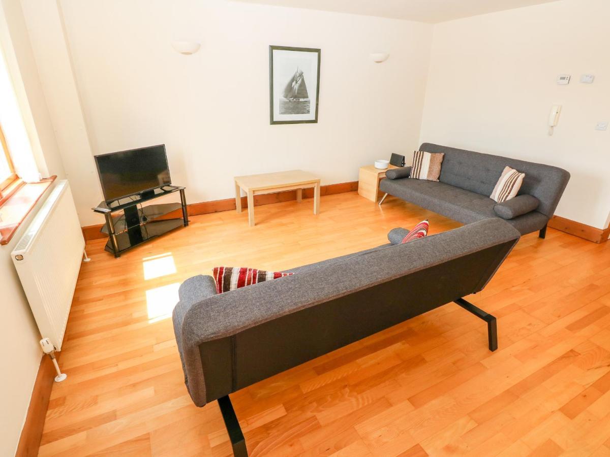 15 Sovereign House Apartamento Milford Haven Exterior foto