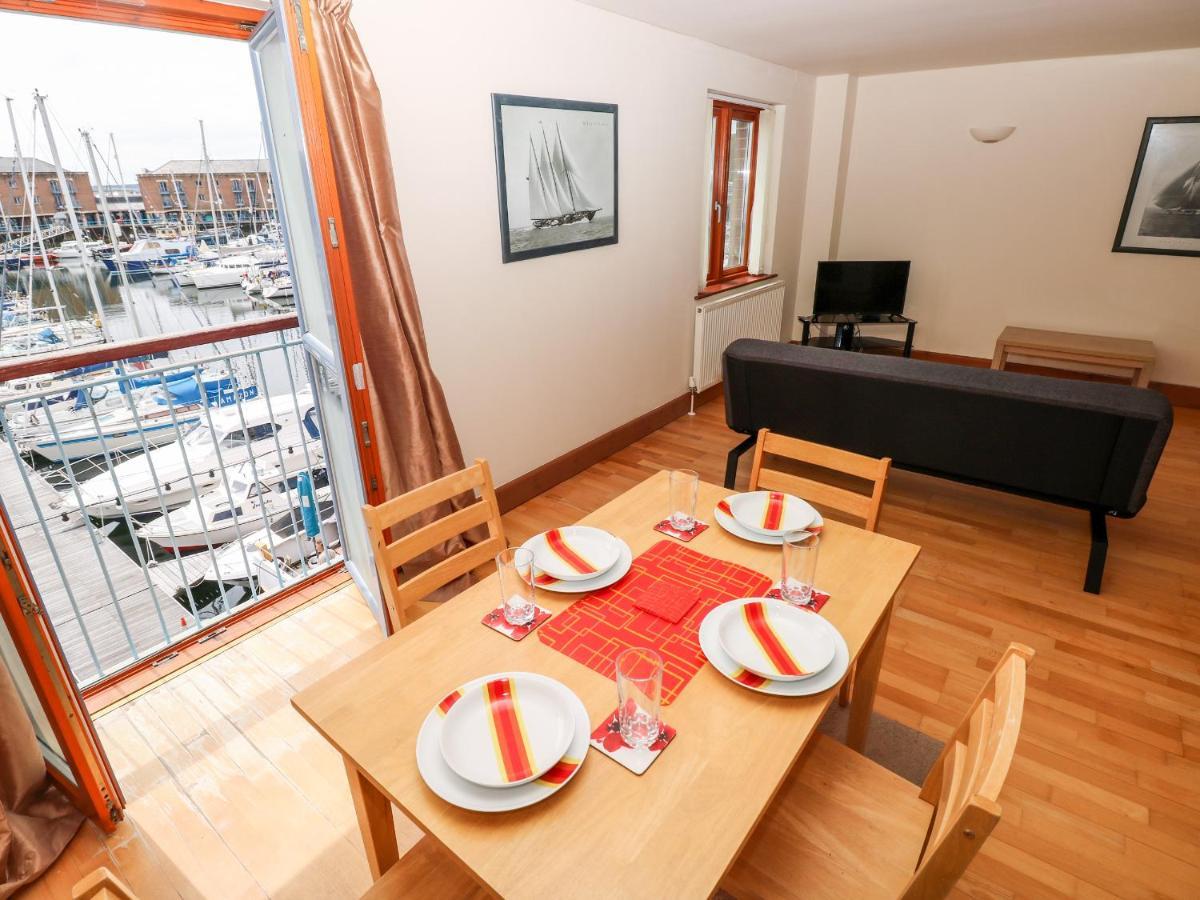 15 Sovereign House Apartamento Milford Haven Exterior foto