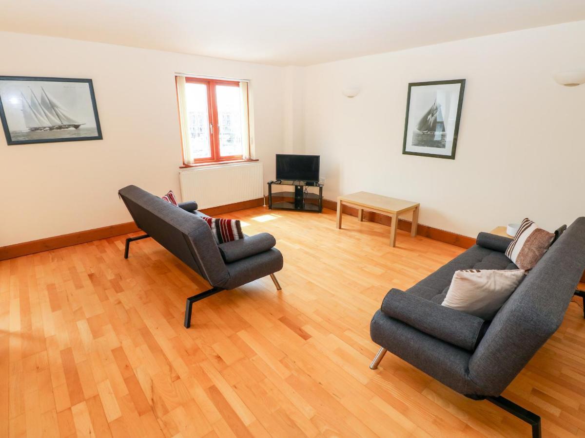 15 Sovereign House Apartamento Milford Haven Exterior foto